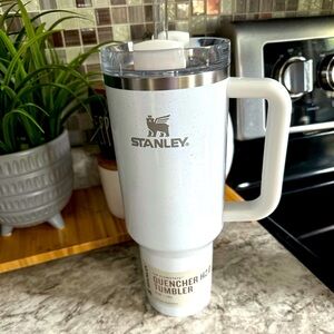 New Stanley 40oz Stainless Steel H2.0 Flowstate Quencher Tumbler~ Pearl White